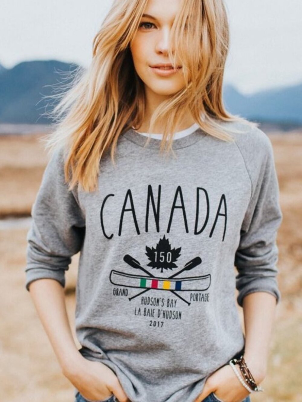 Hudson's Bay Canada 150 Sweatshirt MEDIUM